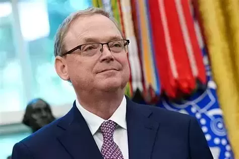 Hassett's Fed Chair Prospects Dim Amidst Internal Pushback